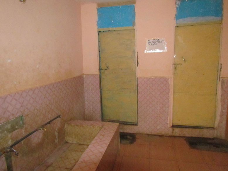 unico baño para todo el hotel